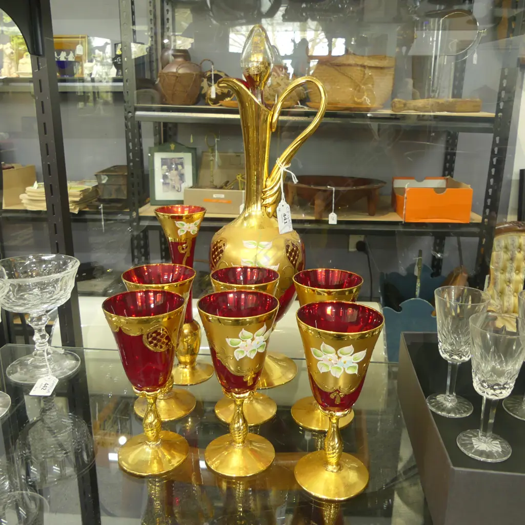 8 PCES RED & GOLD VENETIAN GLASS; EWER H.400mm, 6 GLASSES, VASE Image 1++