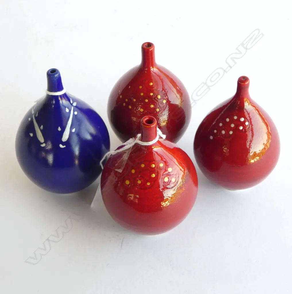 4 KEUM SUN LEE GLAZED RED/BLUE MINI VASES, 100mm Image 1++