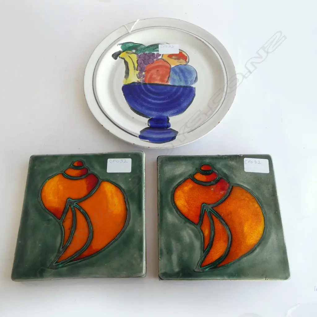 3 PCES MORRIS & JAMES (PR TILES + PLATE 285mm dia) Image 1++