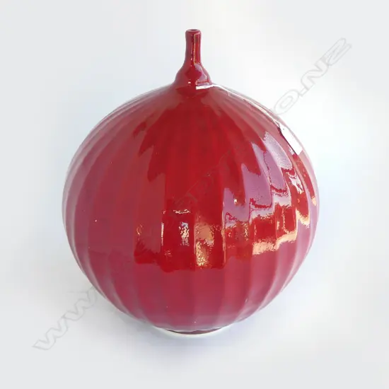 KEUM SUN LEE HIGH LUSTRE RED ONION VASE, H.350mm
