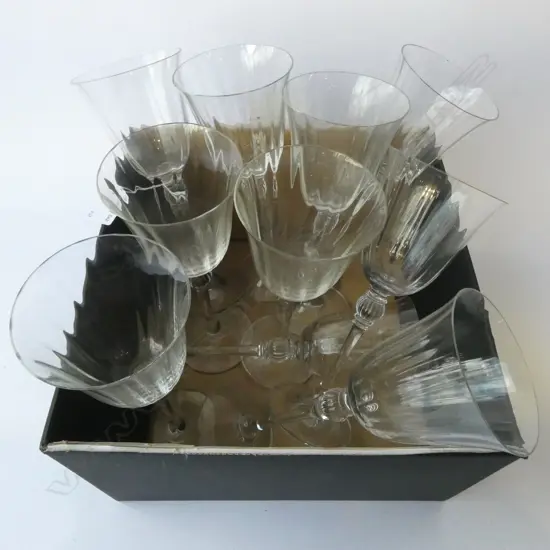 SET OF 10 LONG STEMMED CRYSTAL WINE GLASSES H220MM