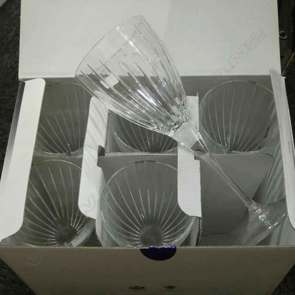BOXED SET OF 6 RD CRYSTAL WINE GLASSES Image 1++
