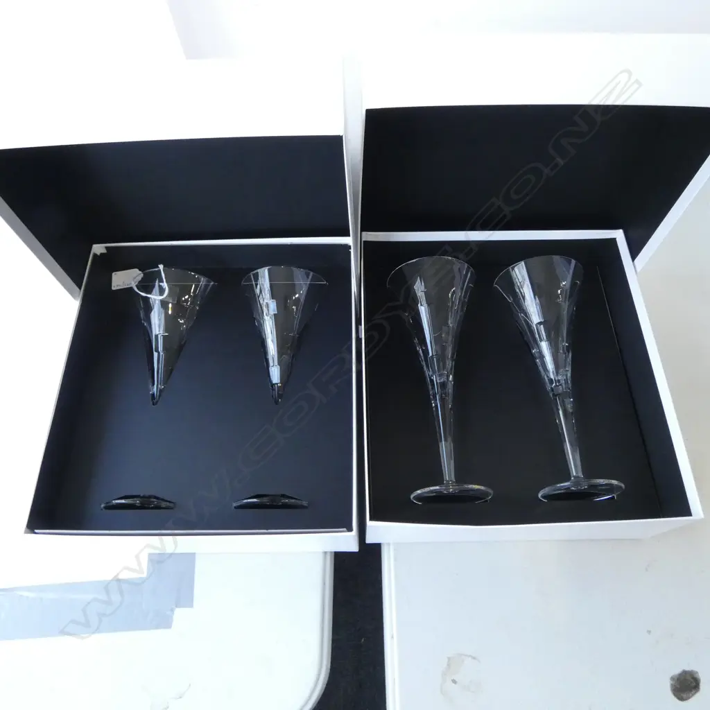4 R/D CRYSTAL CHAMPAGNE FLUTES BOXED H250MM Image 1++