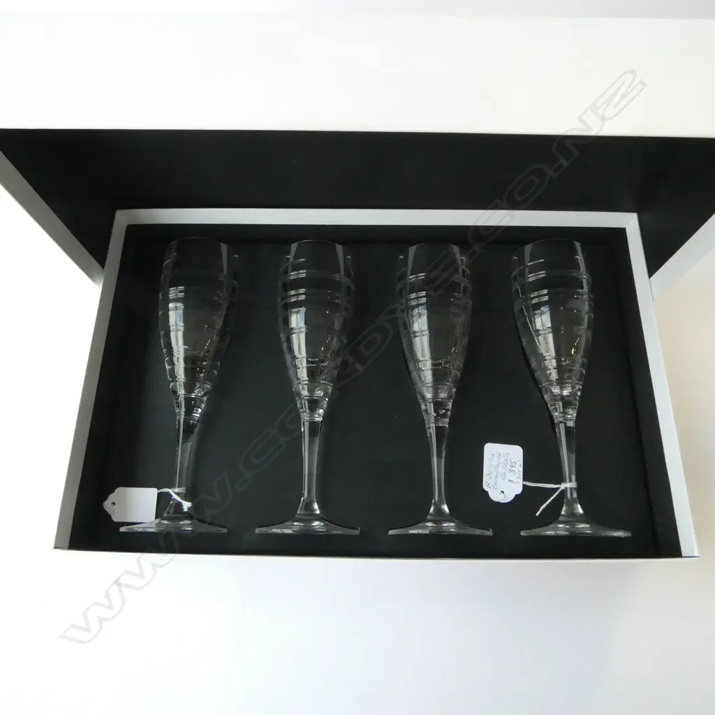 BOXED 4 CHAMPAGNE FLUTES H220MM Image 1++