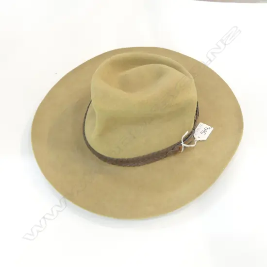 AKUBRA FELT HAT, SIZE 56