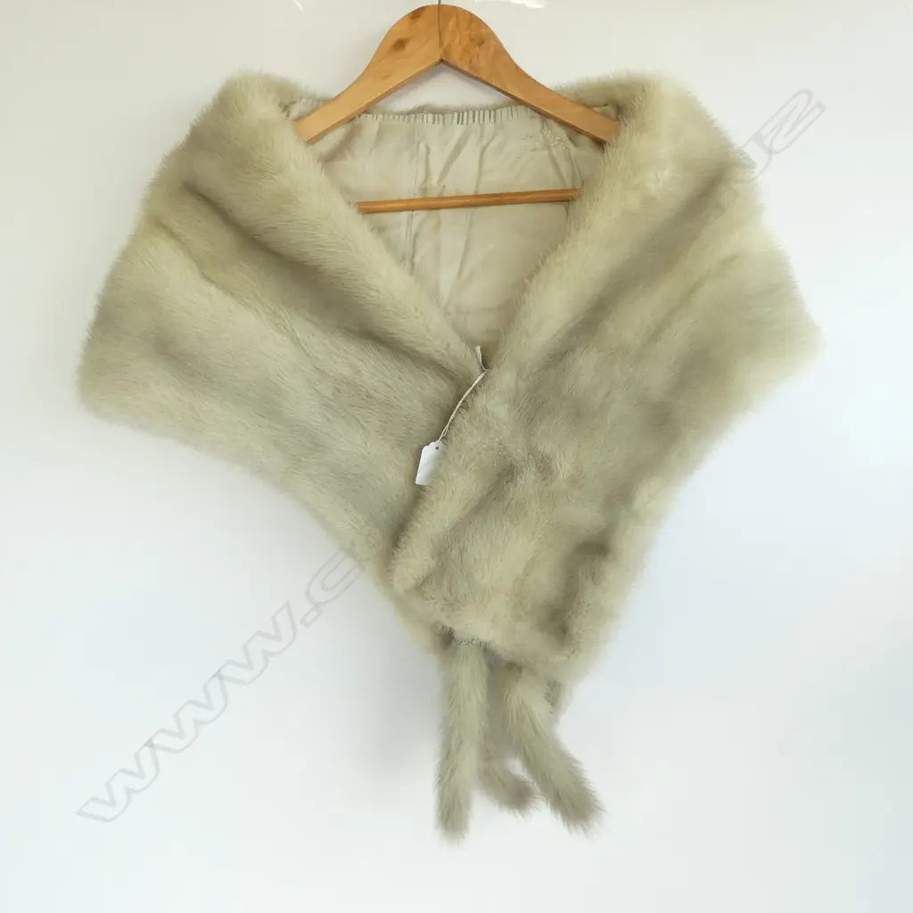 VINTAGE JAPANESE SILK LINED MINK SHAWL Image 1++