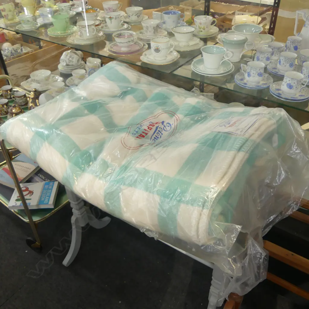 ALL WOOL PETONE HOSPITAL BLANKET IN ORIG. BAG w. TAGS 2.5x2M Image 1++