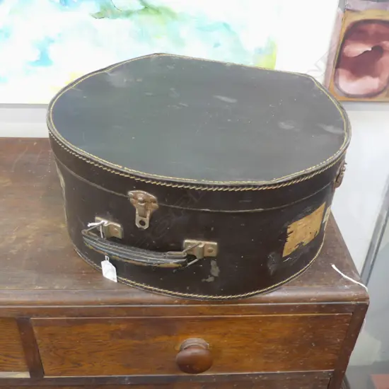 VINTAGE LEATHER TRAVELLING HATBOX