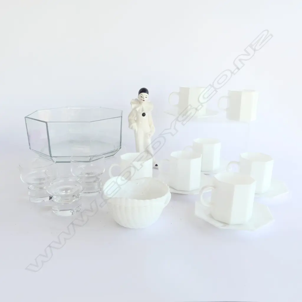 6 ARCOROC FRENCH MILK GLASS C/S + JUG, BOWL & OTHERS Image 1++