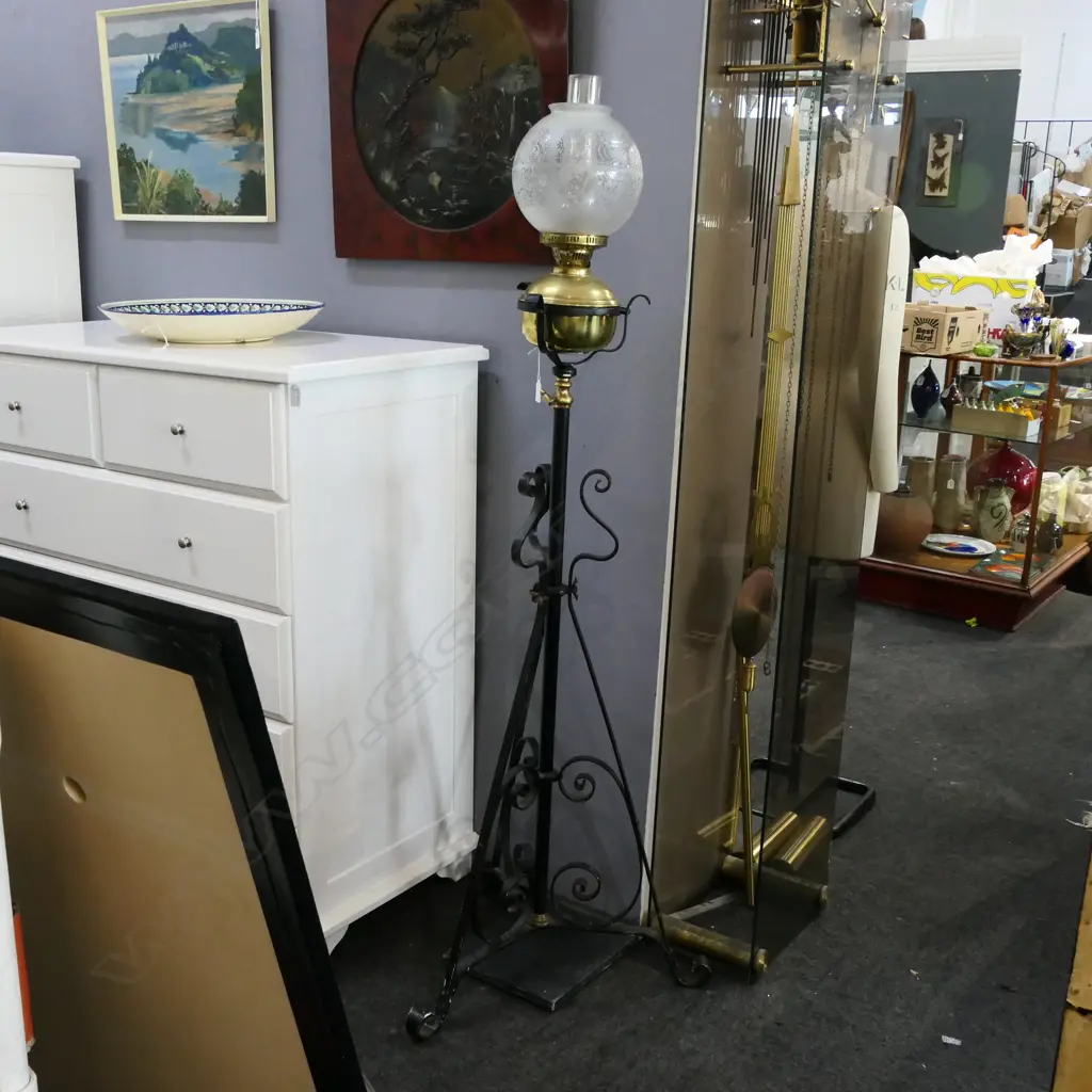 VICTORIAN FLOOR STANDING KEROSENE LAMP. H.1530mm Image 1++