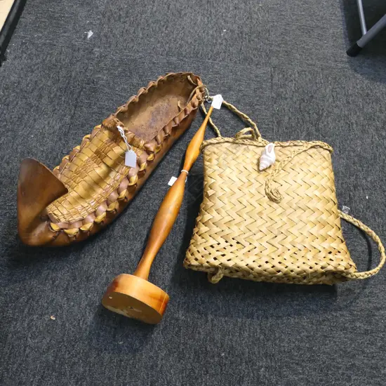 WOVEN KETE, LARGE ORNAMENTAL SHOE, WOOD HERON