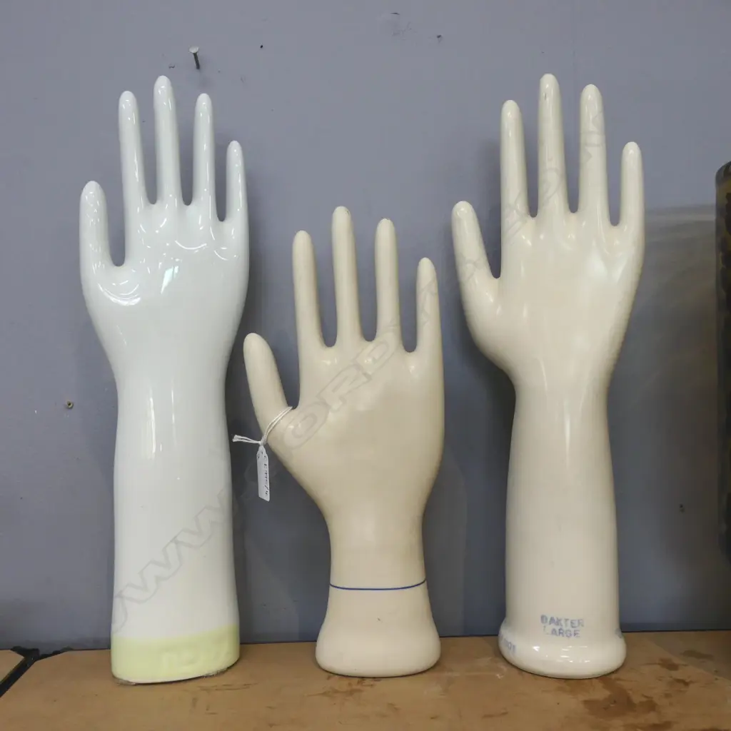 3 CERAMIC GLOVE MOULDS H.390mm Image 1++