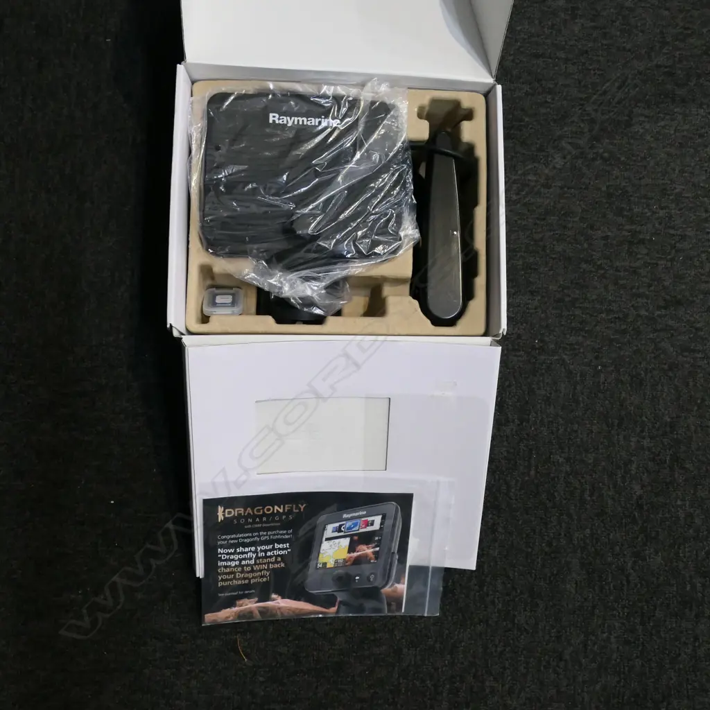 RAYMARINE GPS FISH FINDER DRAGONFLY 7, BOXED Image 1++