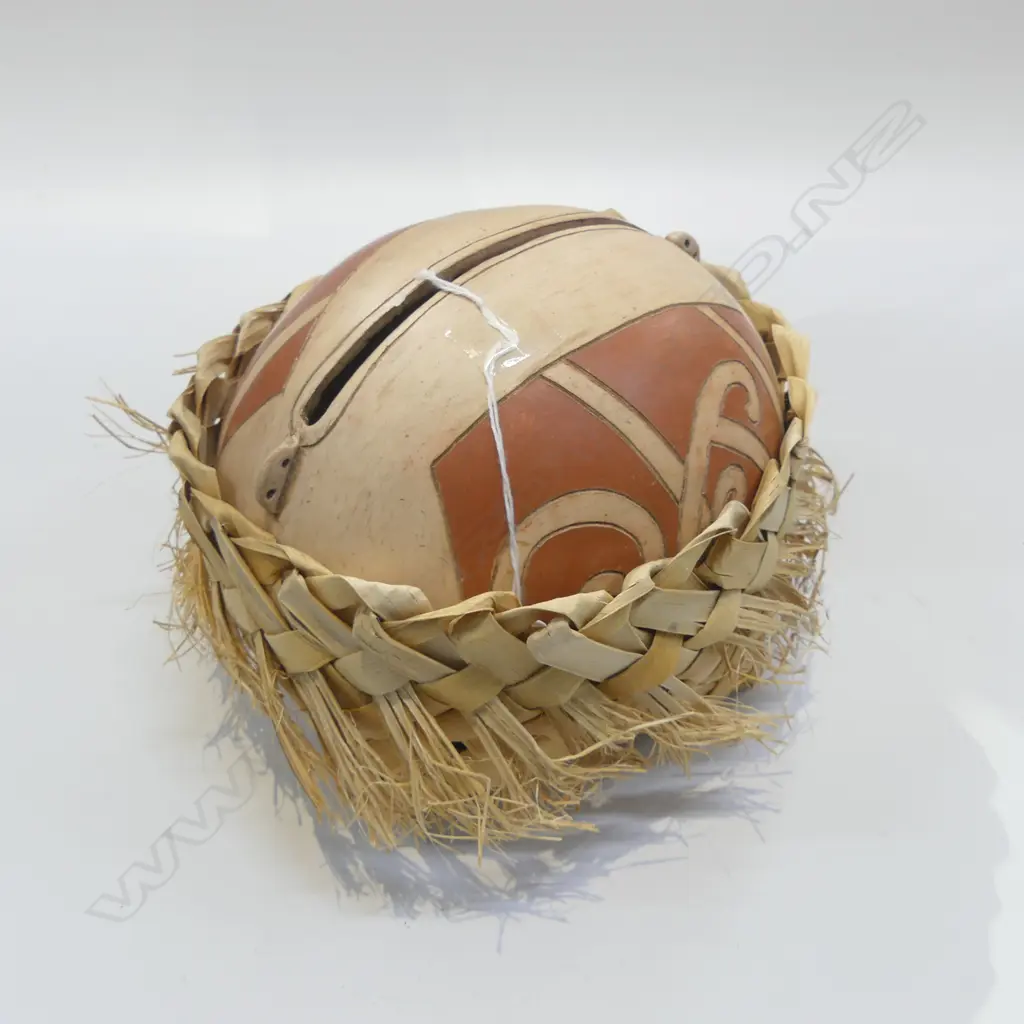 NZ STUDIO POTTERY MAORI DESIGN SLIT VASE SMALL CHIP IN FLAX BASKET SIGNED DULCIE DRAPER L200MM Image 1++