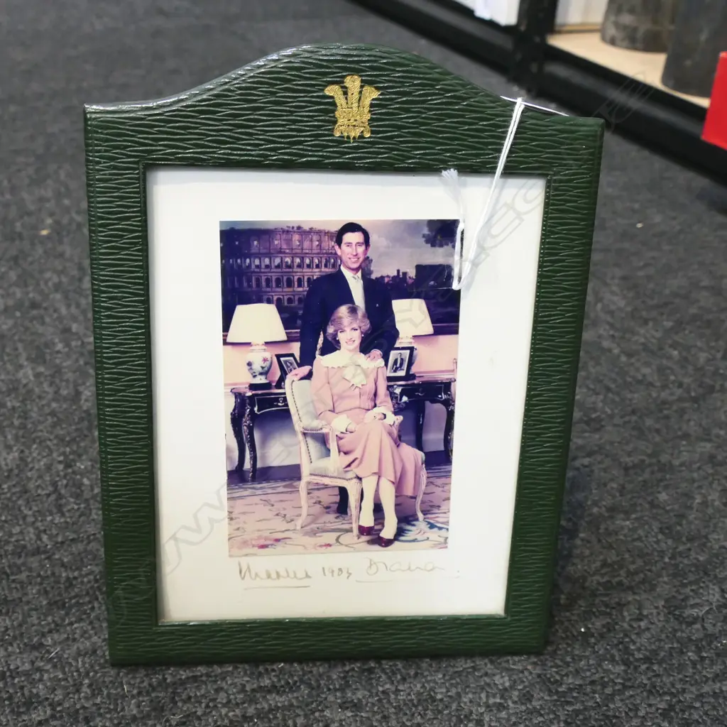 SIGNED PHOTO CHARLES & DIANA 1983 130x85mm IN GREEN LEATHER FRAME Image 1++