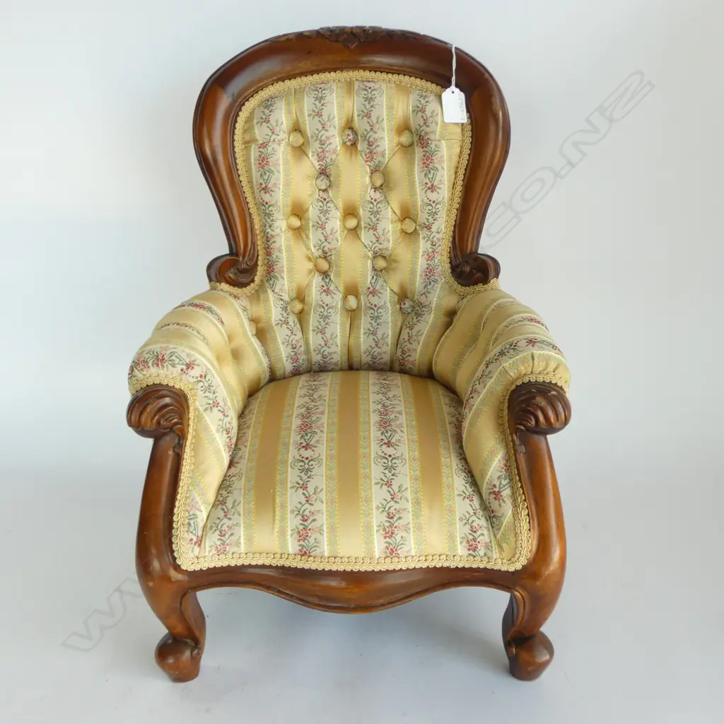 SML VICTORIAN CHILD'S UPOLSTERED CHAIR Image 1++