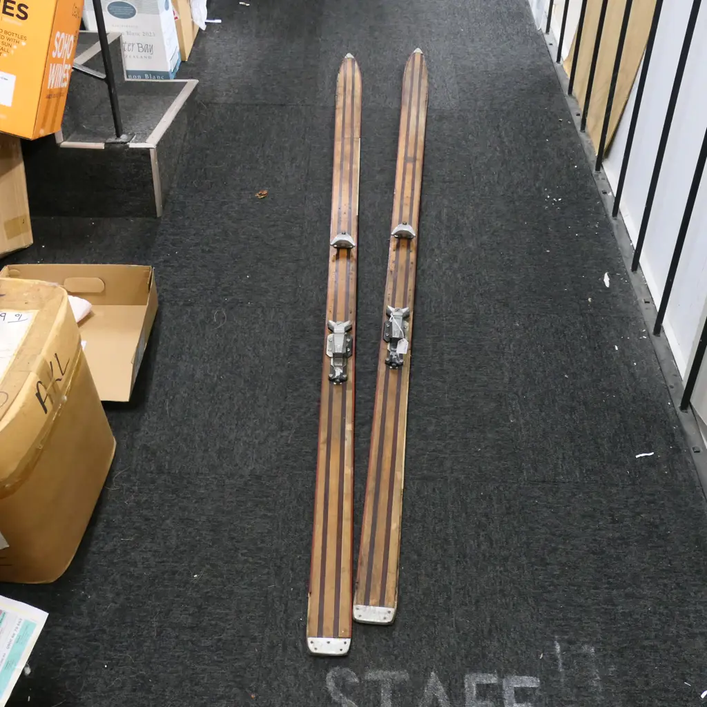 PR VINTAGE WOODEN SKIS L.2180mm FAULTS Image 1++