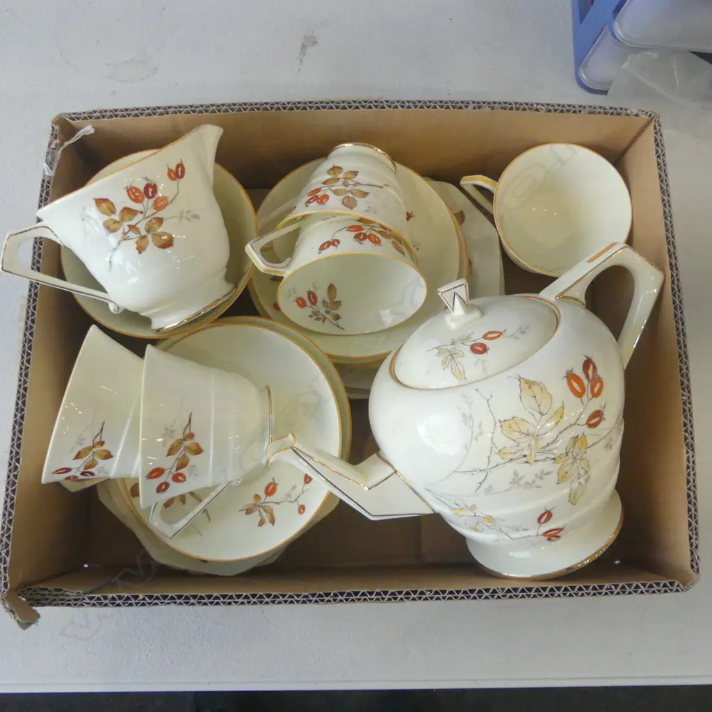 PARAGON CHINA TEASET TEAPOT 5CSPS SUGAR & CREAM JUG CRACK TO JUG Image 1++