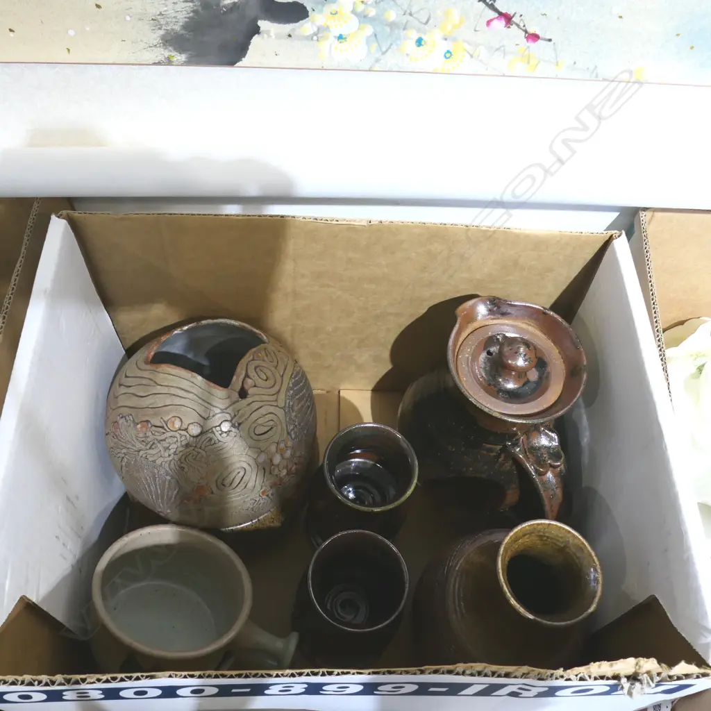 8 PCES. N.Z. STUDIO POTTERY H.210mm Image 1++