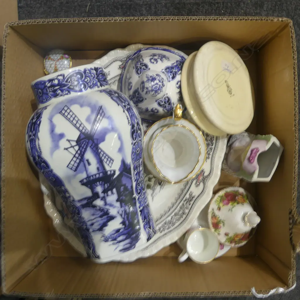 TRAY OF CHINA ASHET B/W LIDDED VASE R/A OCR CHINA ETC Image 1++