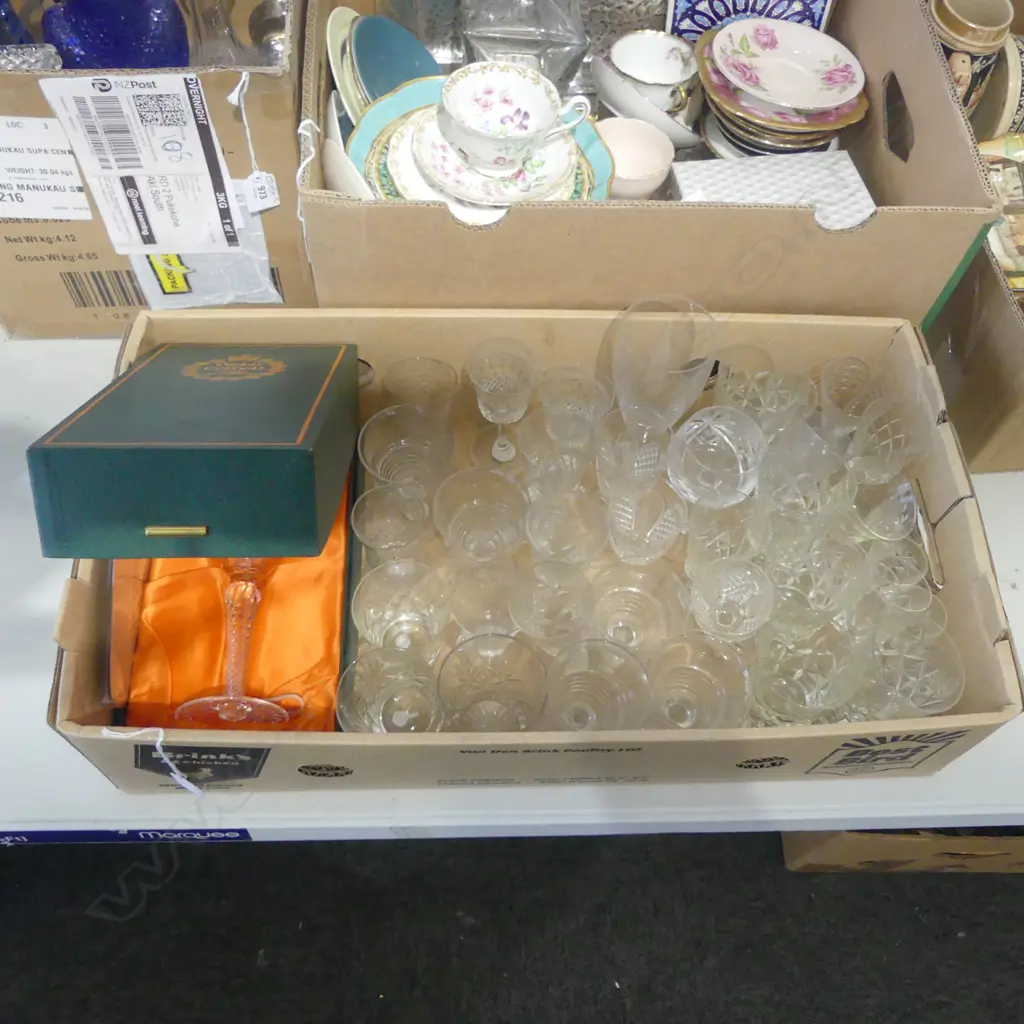 TRAY OF MIXED CRYSTAL GLASSES WITH BOXED WEBB CORBET COMMINWEATH GAMES TOASTING GOBLET Image 1++