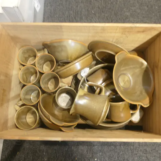 COLLECTION TEMUKA POTTERIES N.Z. DINNERWARE