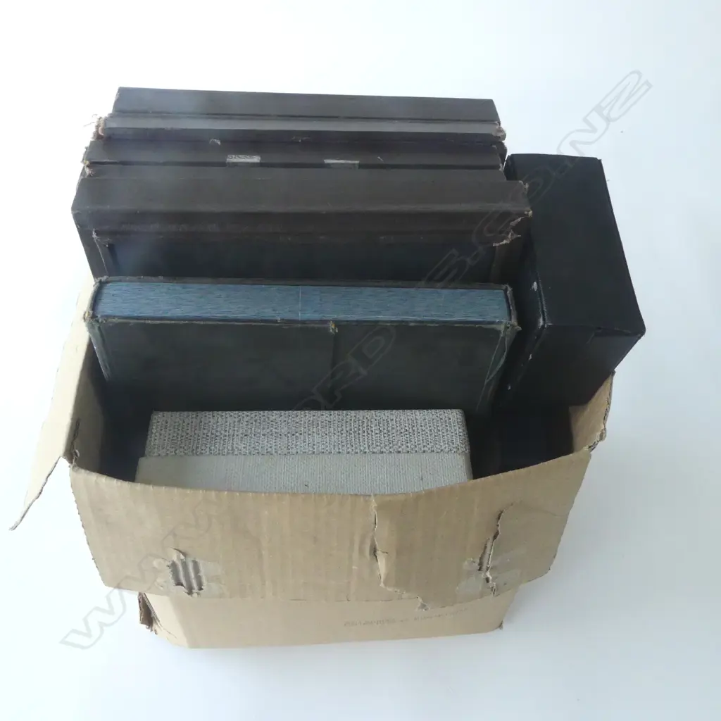 10 VINTAGE JEWELLERY DISPLAYS Image 1++