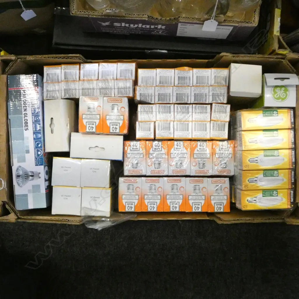 LARGE BOX OF UNUSED LIGHT BULBS Image 1++