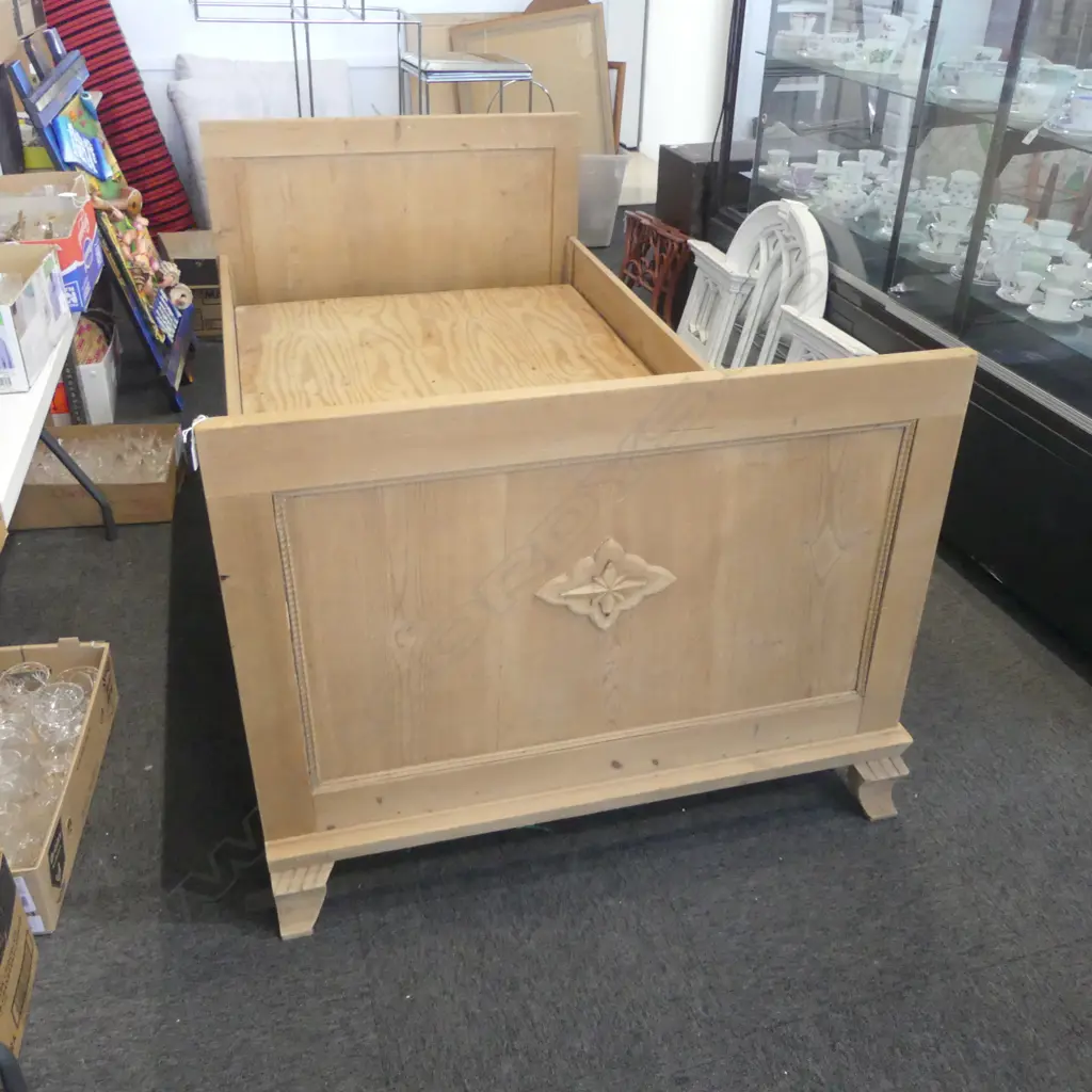 PINE SINGLE BEDFRAME Image 1++