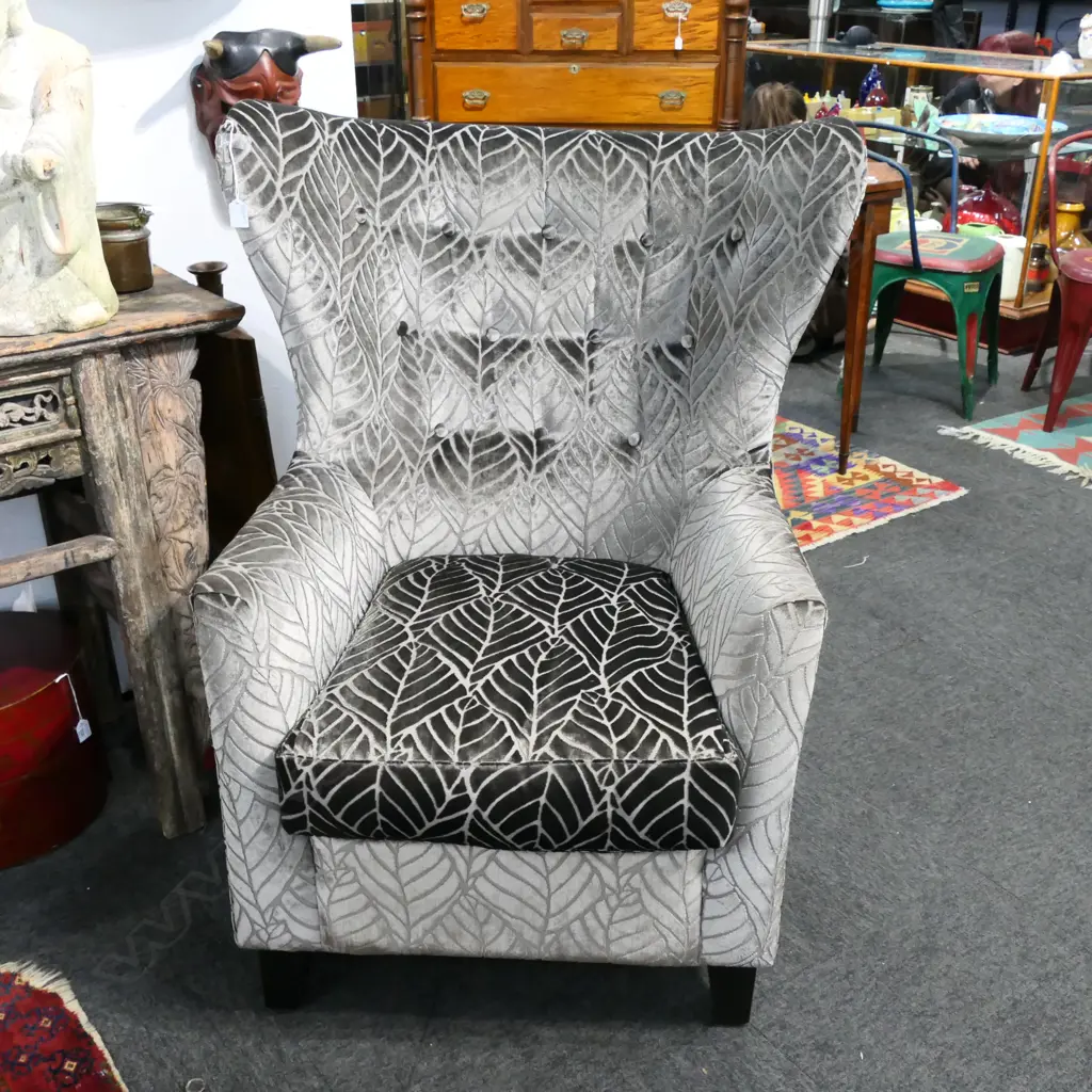 MODERN GREY VELVET ARMCHAIR Image 1++