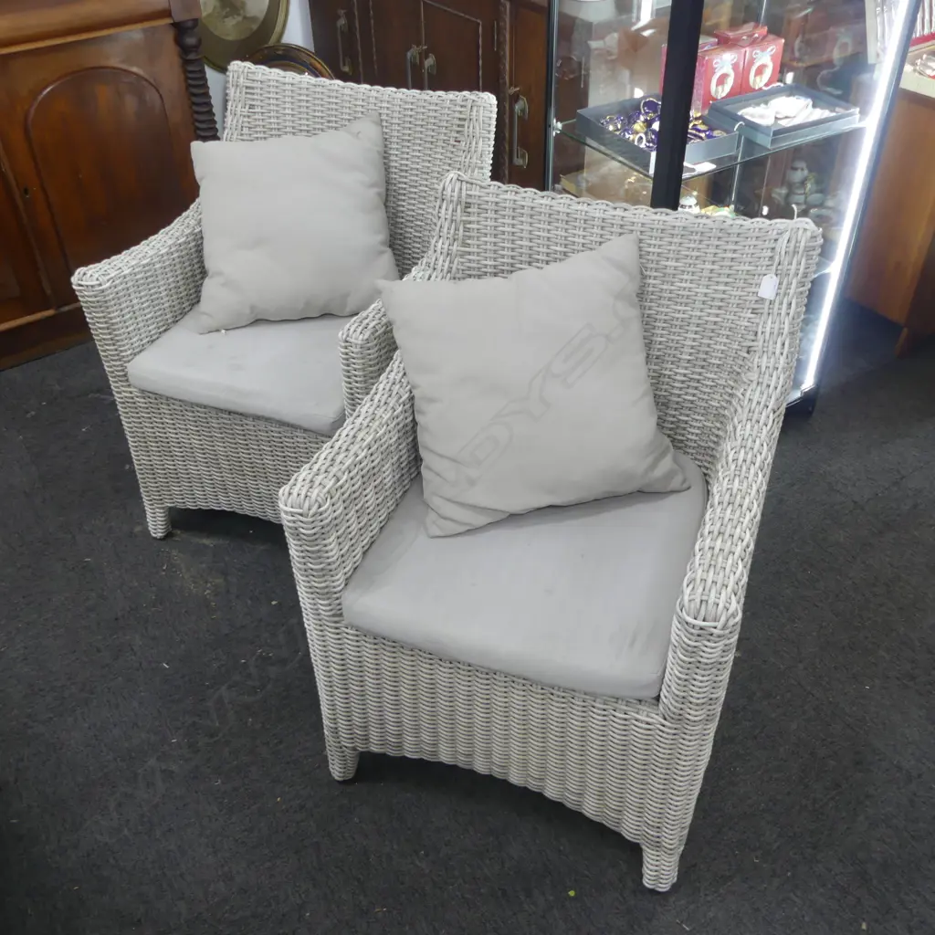 2 DOMUS VENTURES OUTDOOR CHAIRS Image 1++