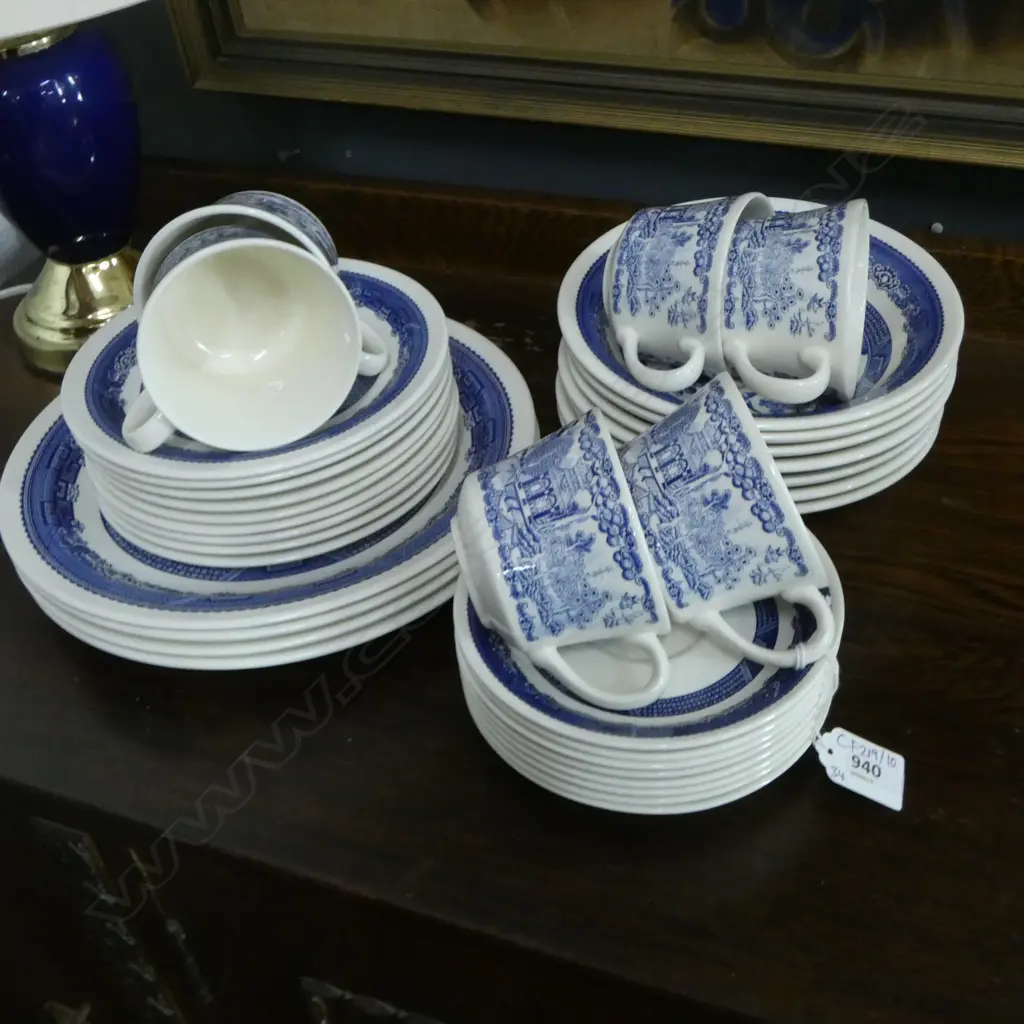 34 PCES CROWN LYNN BLUE WILLOW Image 1++