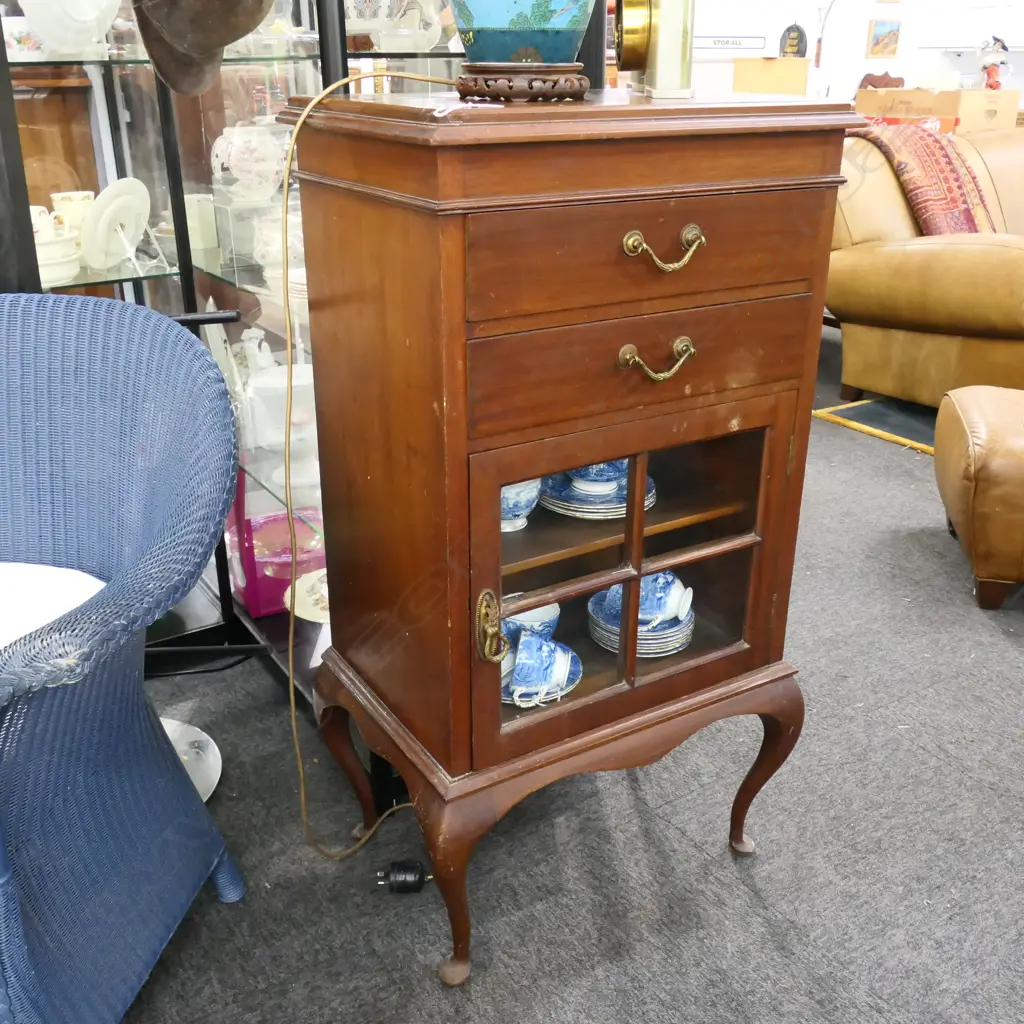GLAZED CABINET 550x380x1045mm Image 1++