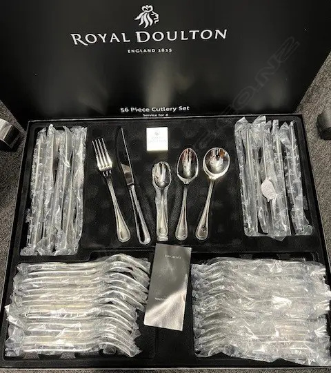 ROYAL DOULTON 56 PIECE 'VENETO' STAINLESS STEEL CUTLERY SET 8 place setting as new in box Image 1++