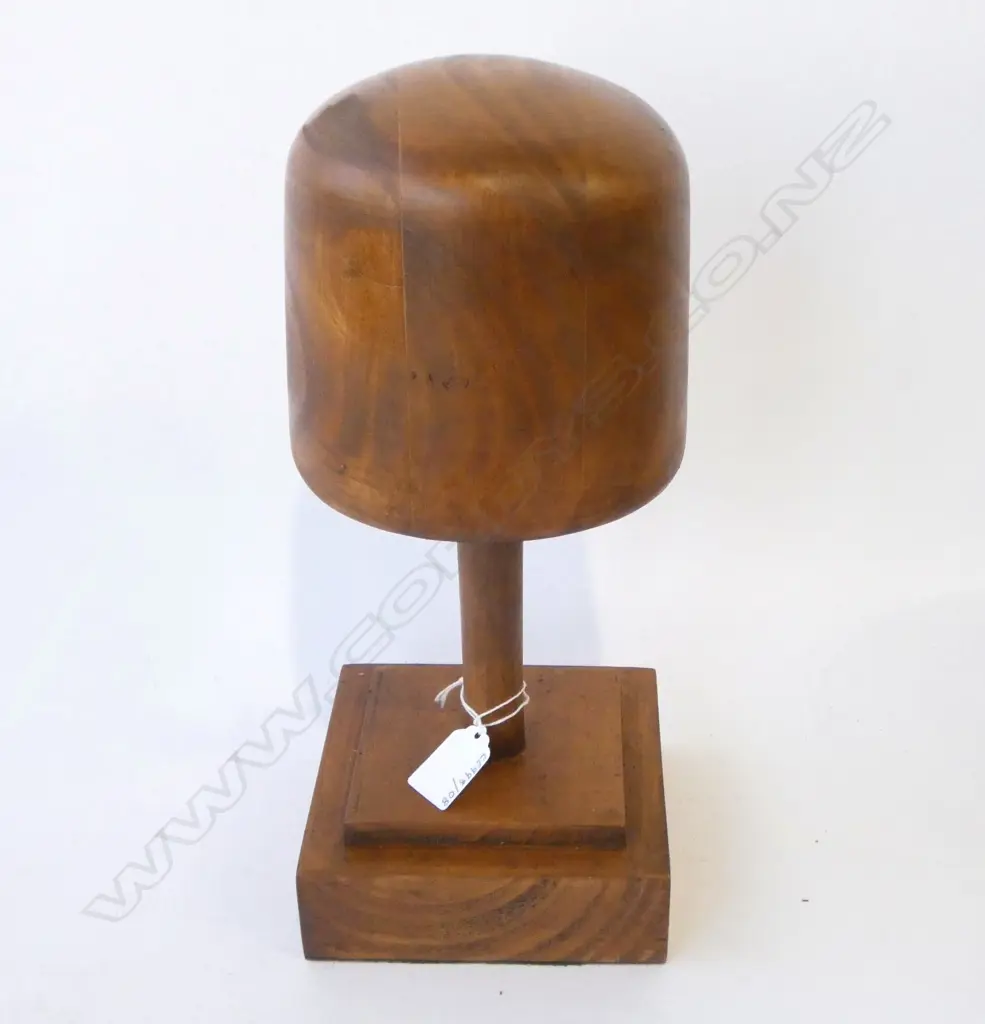 WOODEN HAT BLOCK H.340mm Image 1++