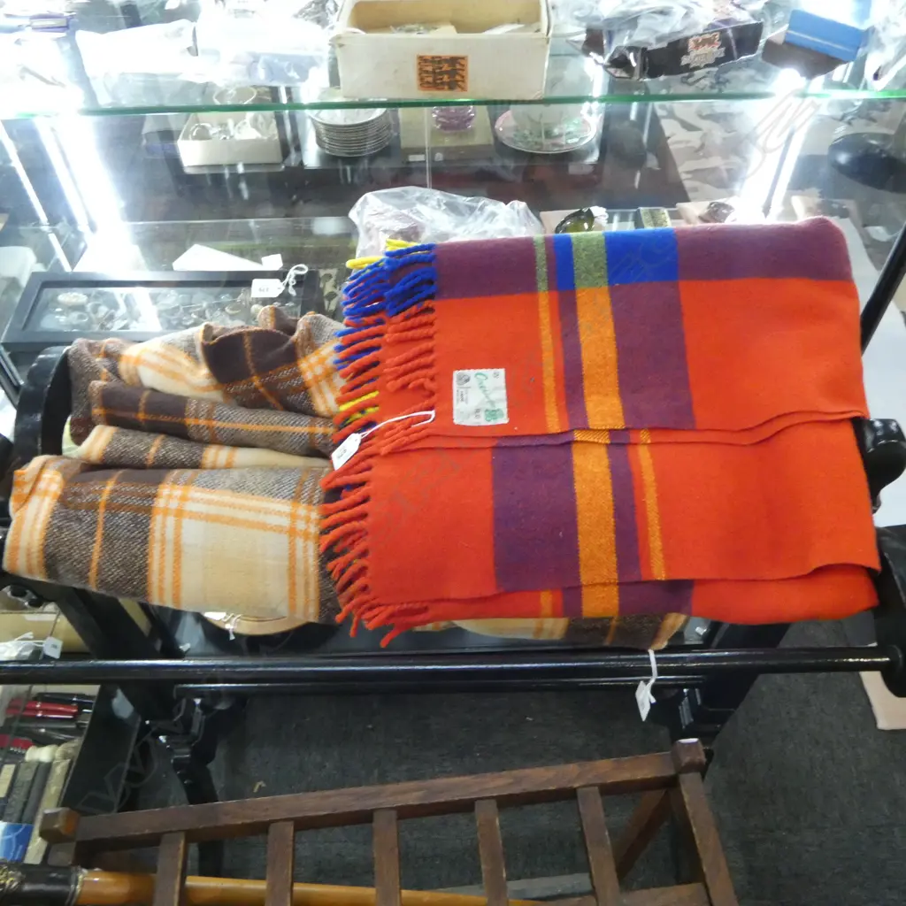2 VINTAGE BLANKETS: 'An Onehunga Rug' + other Image 1++