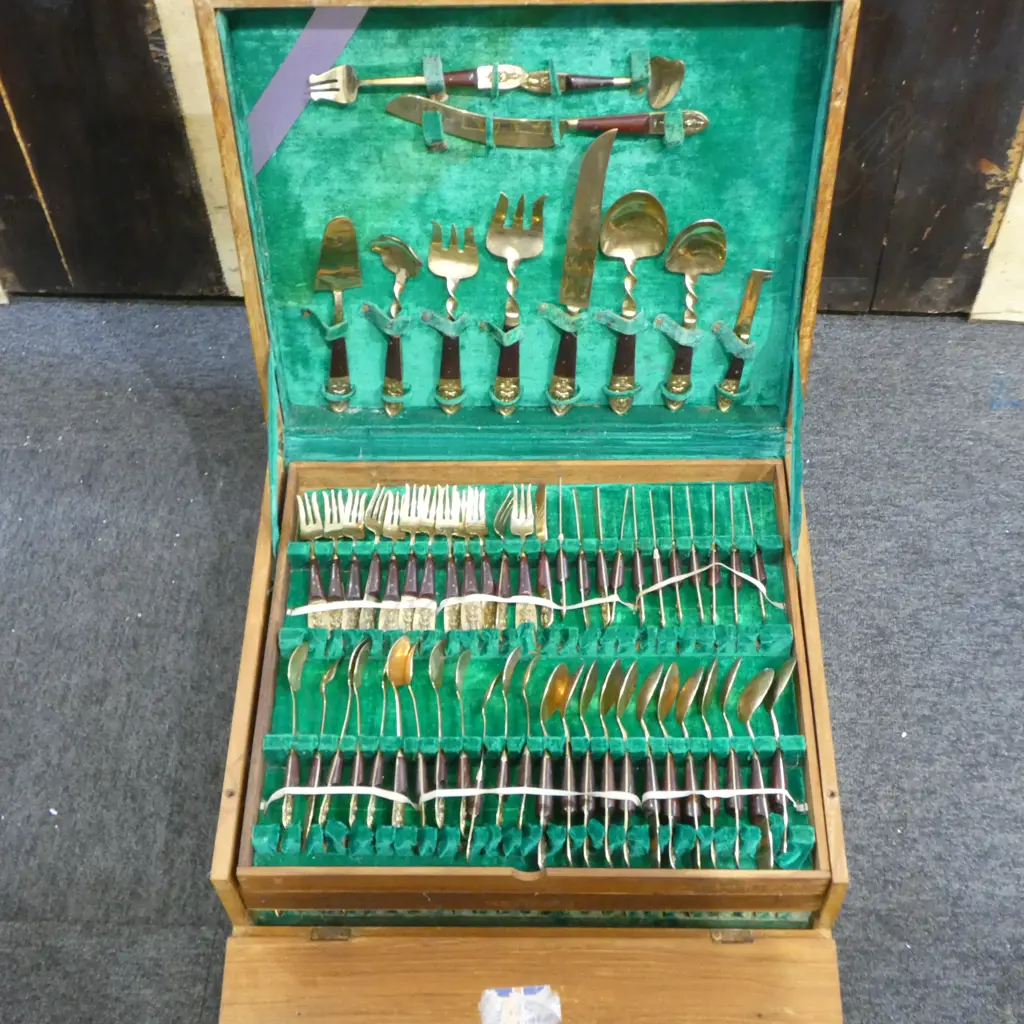 144 peice Siamese Cutlery set in canteen Image 1++