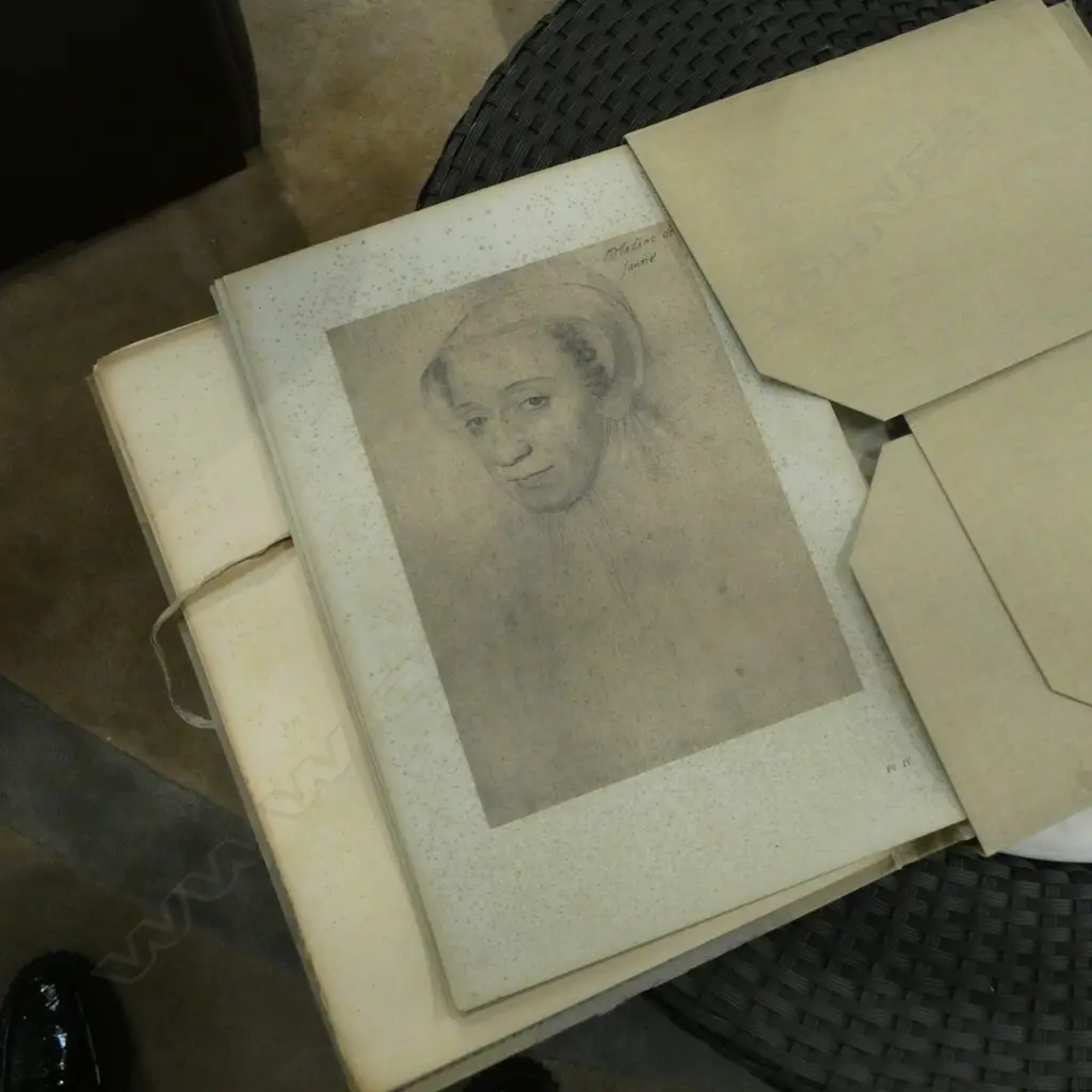 FOLIO OF FRENCH PORTRAIT DRAWING PRINTS 'CRAYONS FRANCAIS DU XVI SIECLE' Image 1++