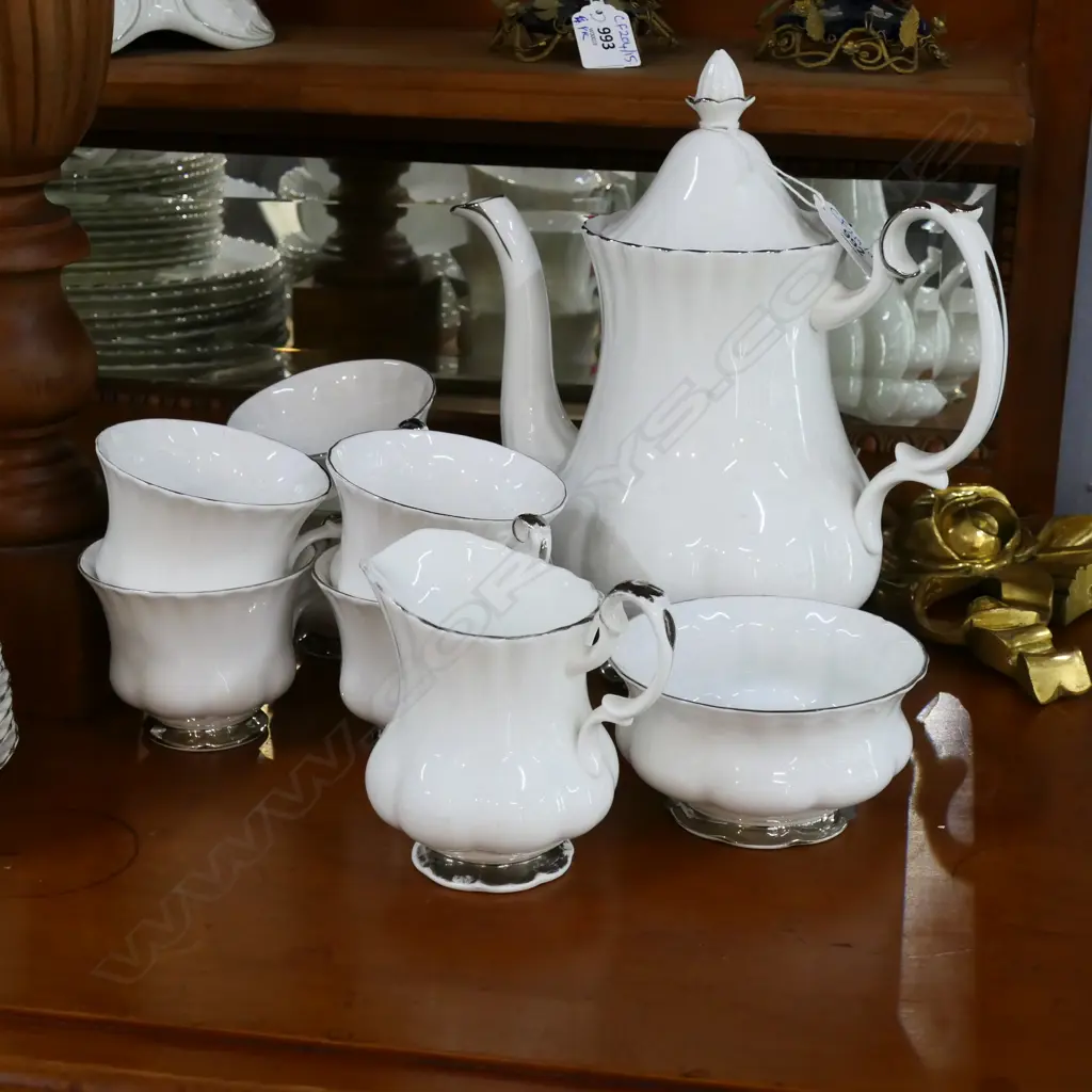 ROYAL ALBERT CHANTILLY DINNER SET Image 1++