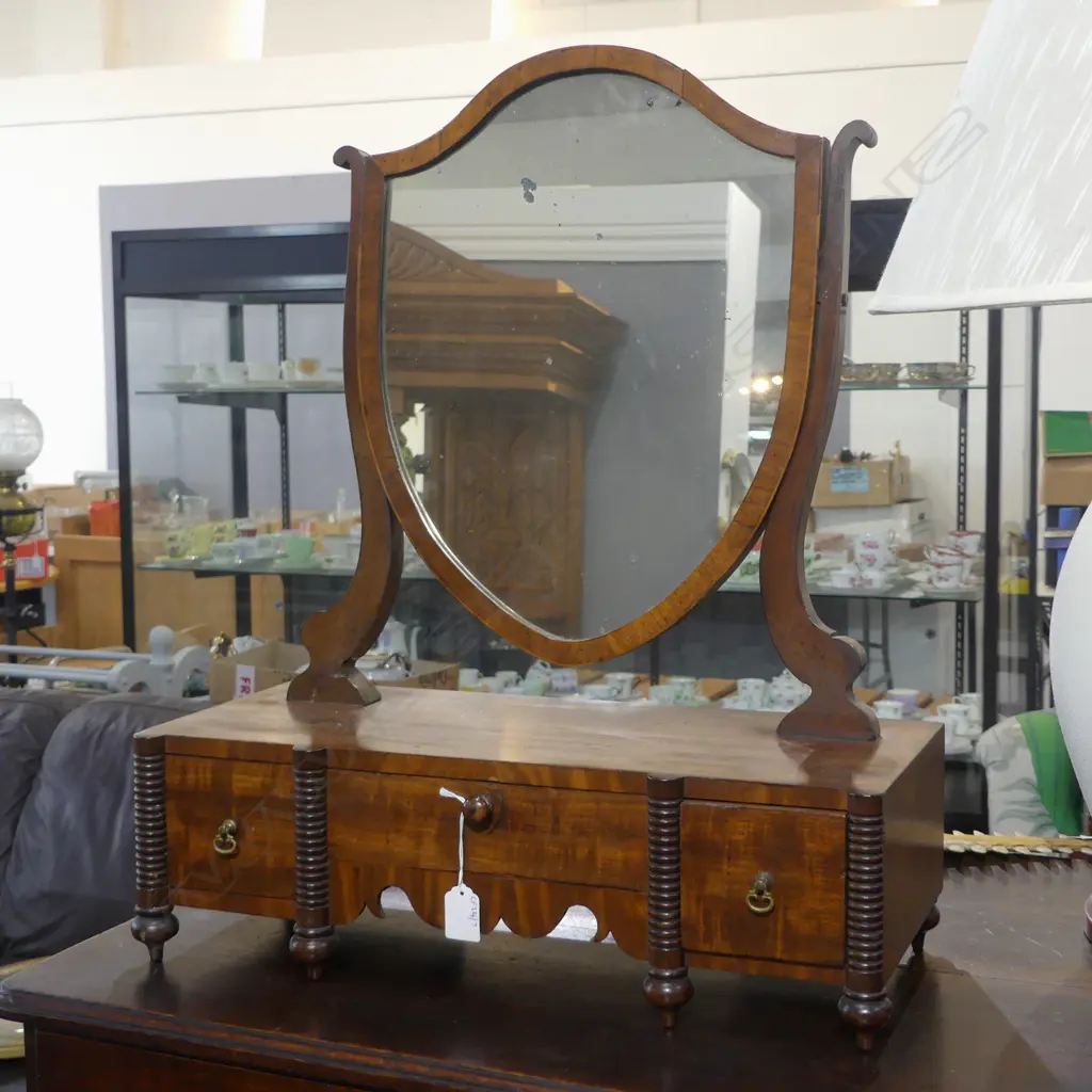 GEORGIAN MAHOGANY SHEILD SHAPED DRESSINGTABLE MIRROR H650 W510MM Image 1++