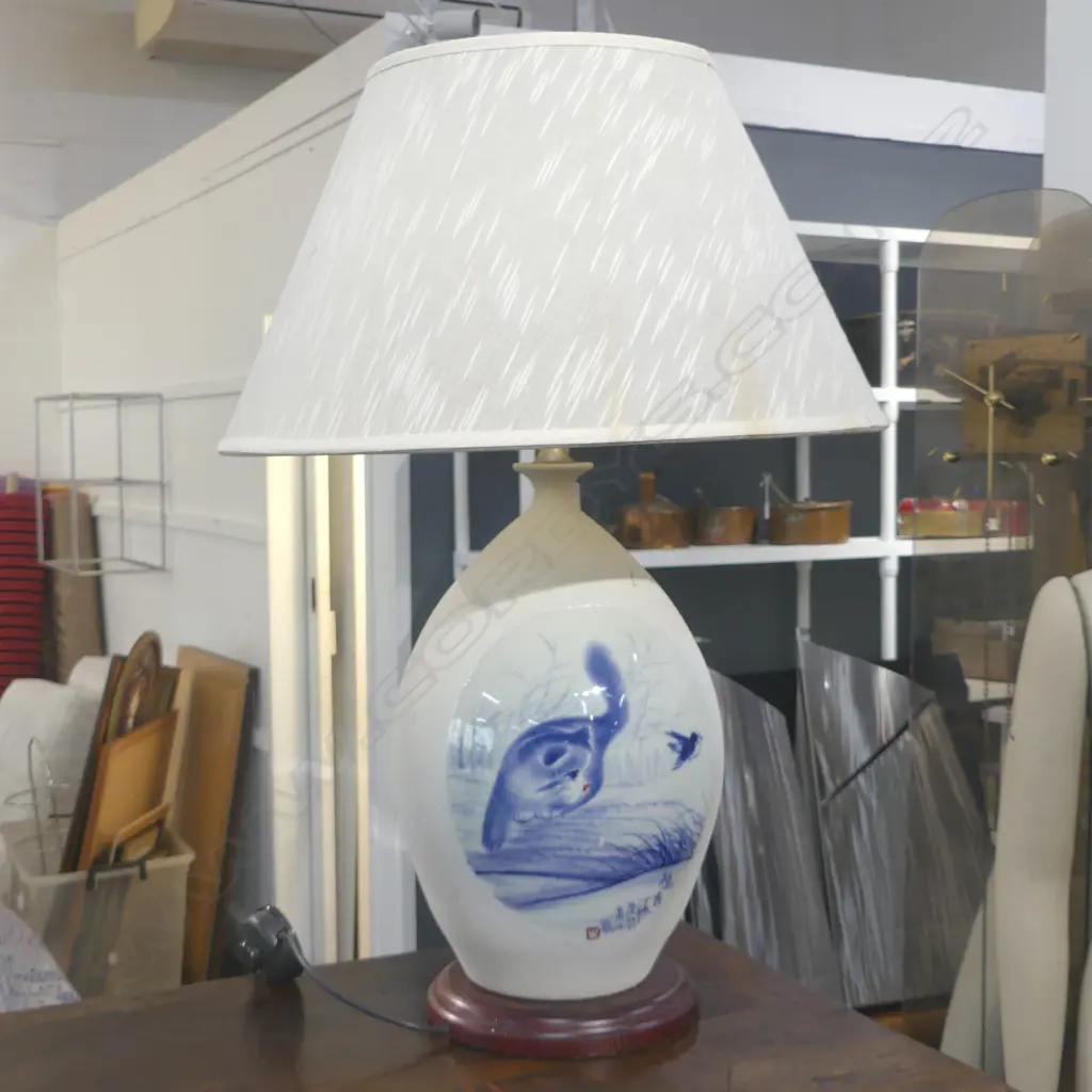 CHINESE B/W CHINA TABLE LAMP KITTEN SCENE ON WOOD BASE WITH SHADE H760MM Image 1++