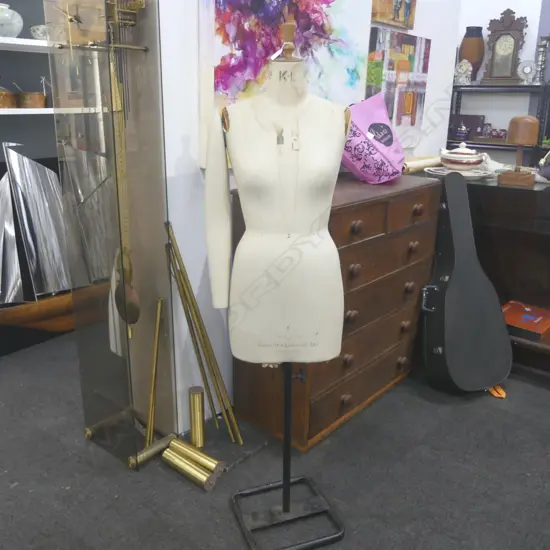 FEMALE MANNEQUIN BUST w. 1 ARM - KENNETT & LINDSELL LTD ENGLAND