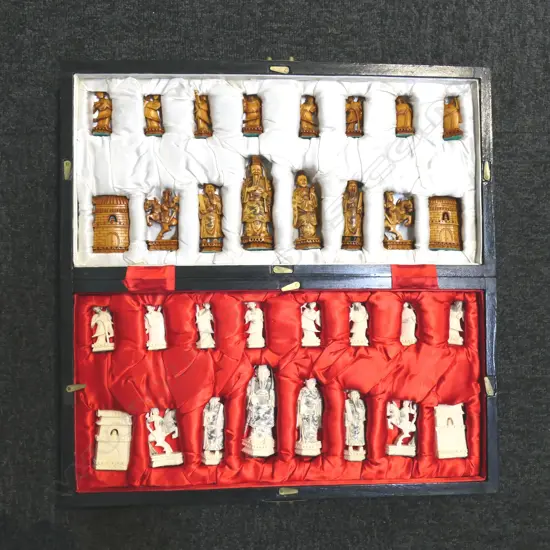 FINELY CARVED CHINESE IVORY CHESS SET IN FITTED HINGED BOX 