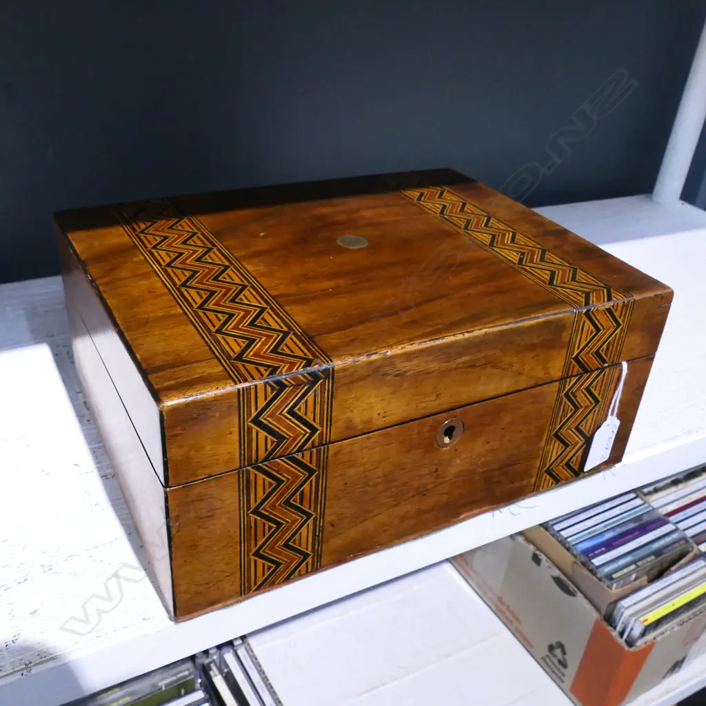 VICTORIAN WALNUT TUNBRIDGE INLAY JEWEL BOX with key  Image 1++