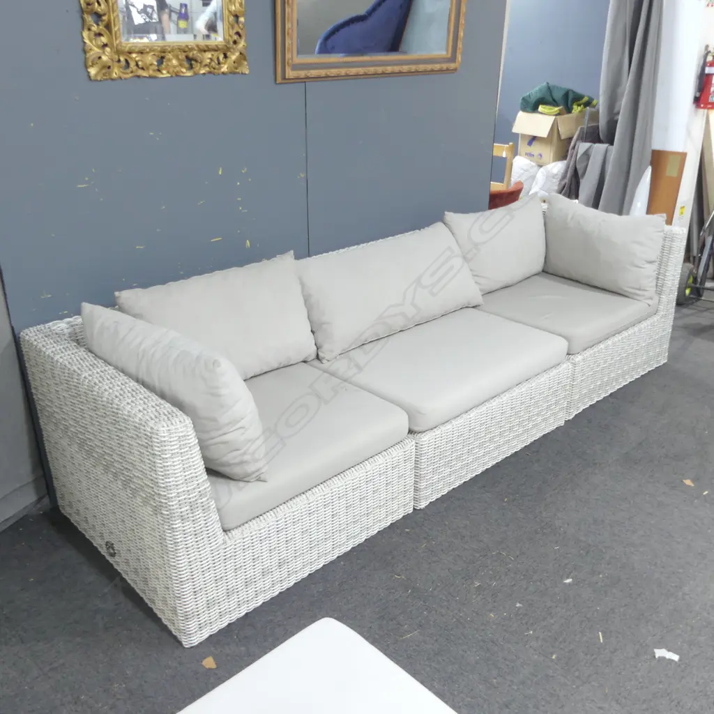 3 PART 'DOMUS VENTURES' OUTDOOR SOFA 2750x900x700mm Image 1++