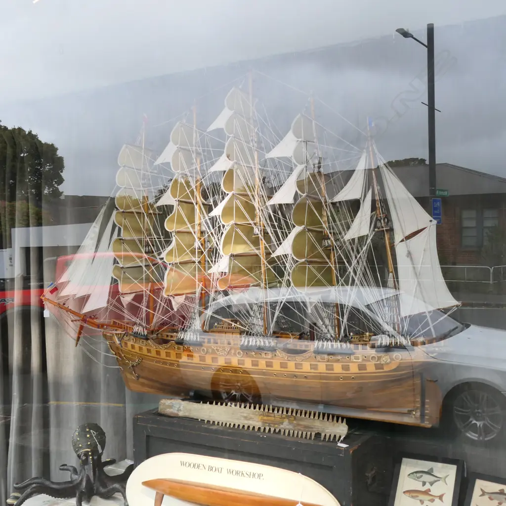 LG MODEL 5 MAST SAILING SHIP 'FRANCE II' ON STAND  H.1330mm L.1850mm & BOX (915x410x410mm) Image 1++