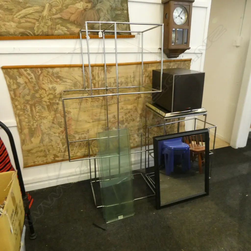 MODULAR GLASS AND CHROME DISPLAY CASES Image 1++