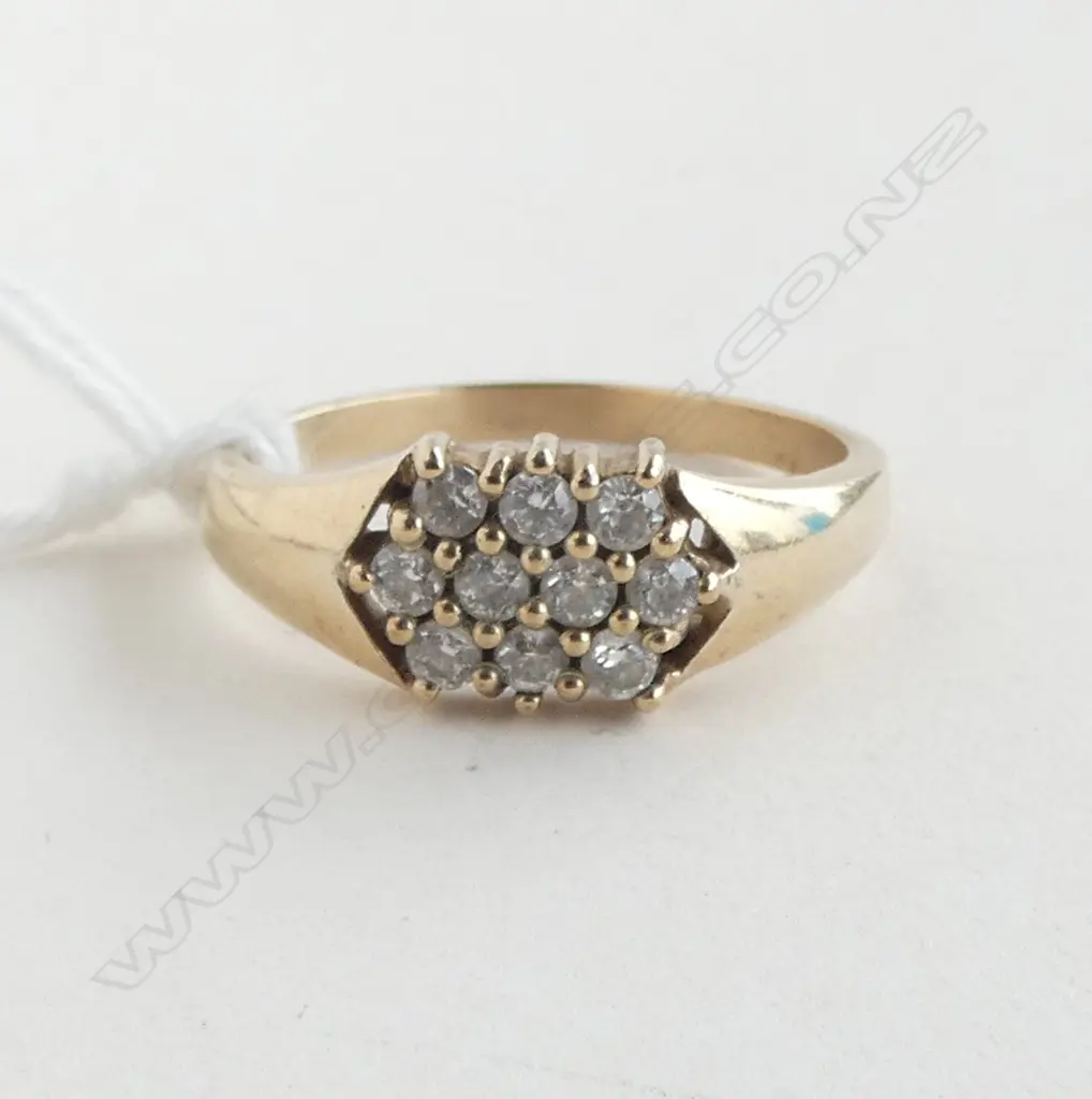 9CT GOLD AND WHITE STONE RING 3.21gms SIZE P Image 1++
