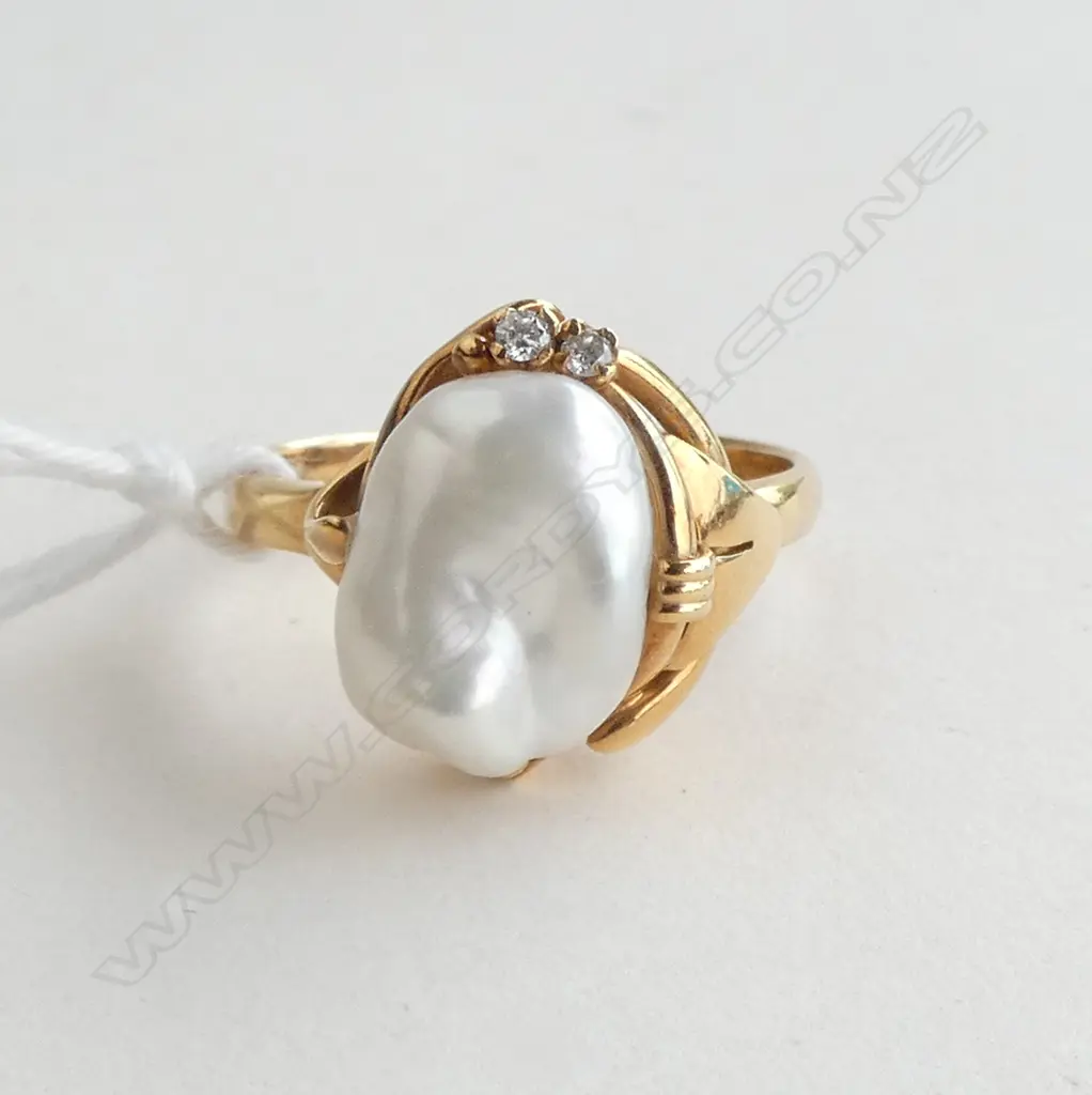 18CT GOLD BAROQUE PEARL AND DIAMOND RING 5.70gms SIZE P Image 1++