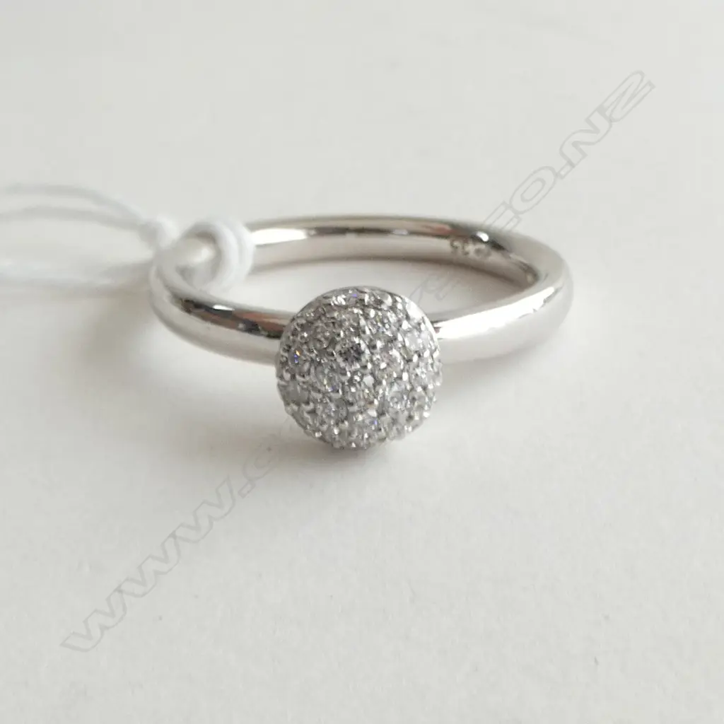 18CT WG DIAMOND CLUSTER BALL RING, 5gms .35TDW  SIZE O Image 1++